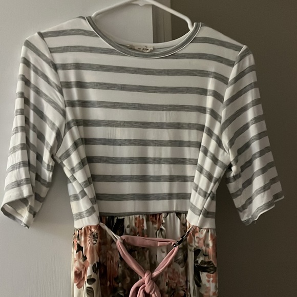 Pinkblush Maternity Dress - Picture 3 of 4